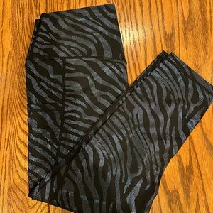 Stripe a Pose CVG Capri Legging